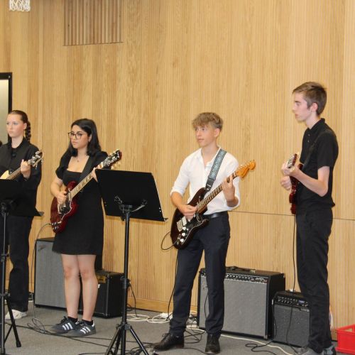 Auftritt Schulband Turnhalleneinweihung